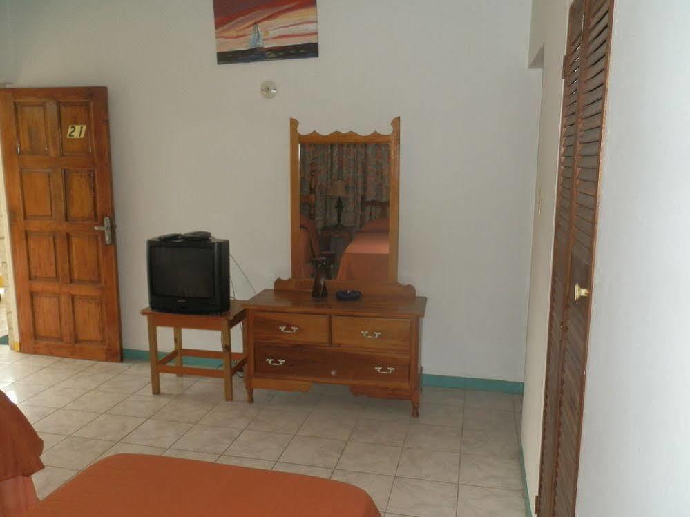 The Golden Sunset Hotel Negril Exterior photo